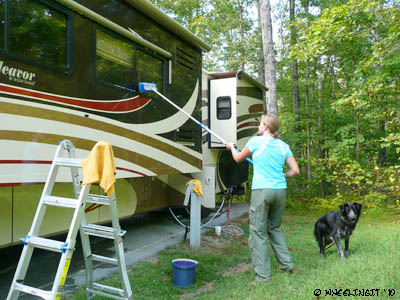 201009 Sept Washing the RV (2) (JPG)