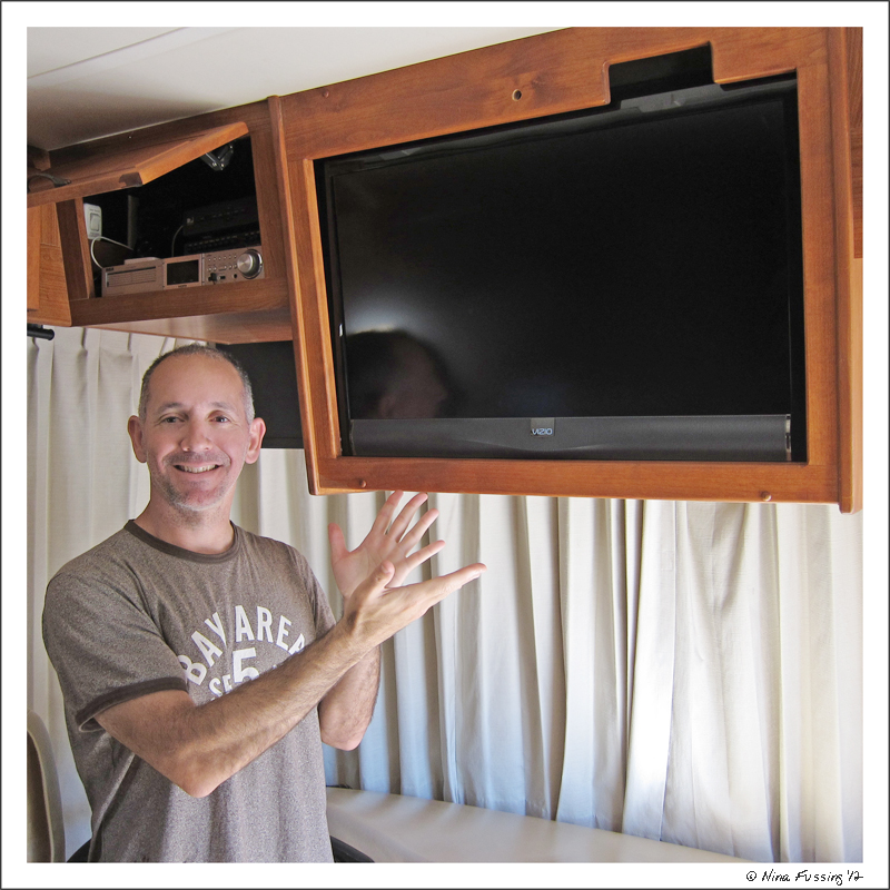 C-20120104 New TV (4) (JPG)