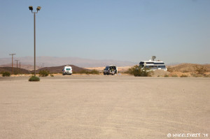 Some rigs camped in the gravel parking area by the entrance. No real lake-view here, but super-easy access.