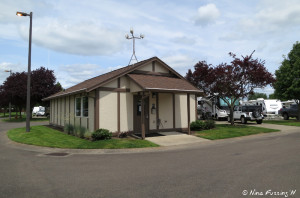 View of main facilities/lounge/laundromat